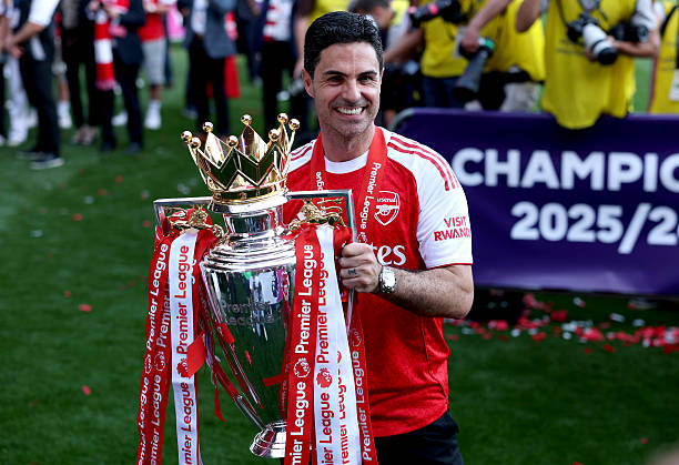 4 bước đi chiến lược giúp Arsenal bảo vệ vương quyền