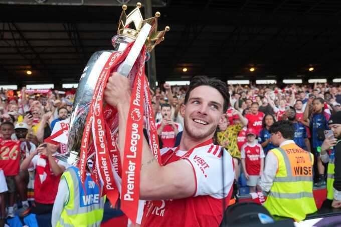 HLV Koeman lo ngại tuyển Anh bắt chước bài cố định của Arsenal