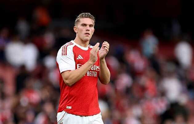 Michael Owen khẳng định Arsenal không hài lòng với Gyokeres