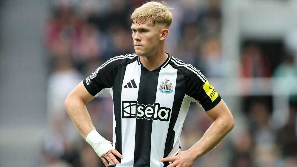 MU kh&oacute; mua Lewis Hall sau khi Barca mua Gordon.