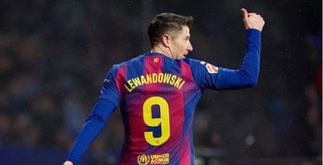 Foster chỉ ra lý do MU nên chiêu mộ Lewandowski