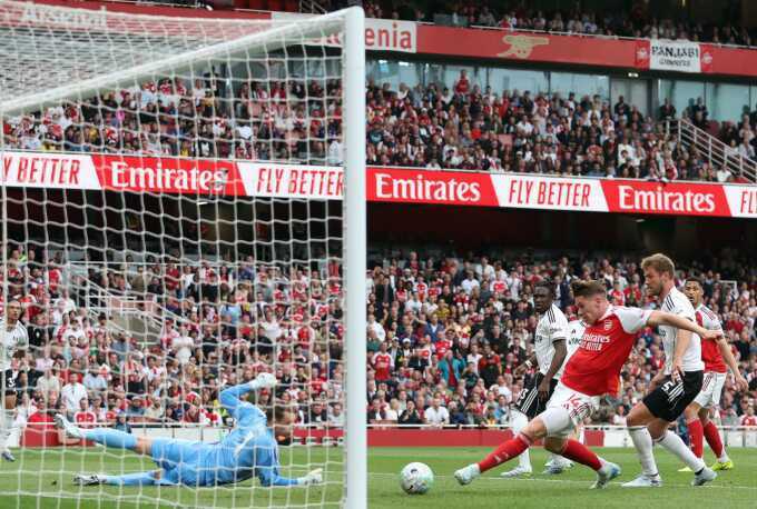 Arsenal hơn Man City 6 điểm ở Ngoại hạng Anh