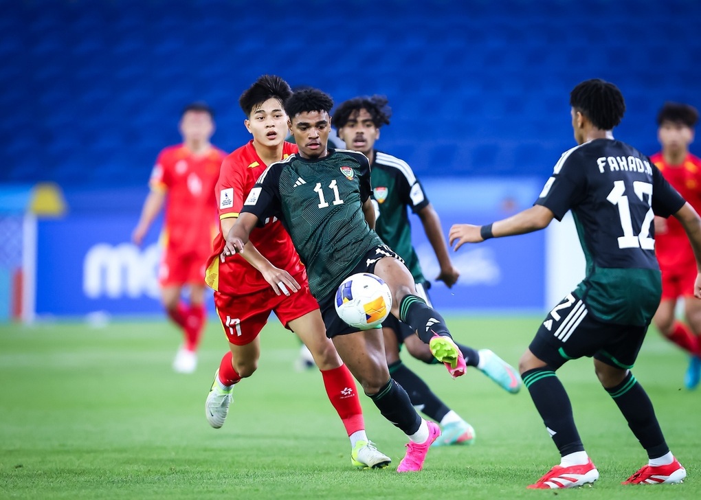 HLV Cristiano Roland nói về bài học lớn sau cú ngã của U17 Việt Nam