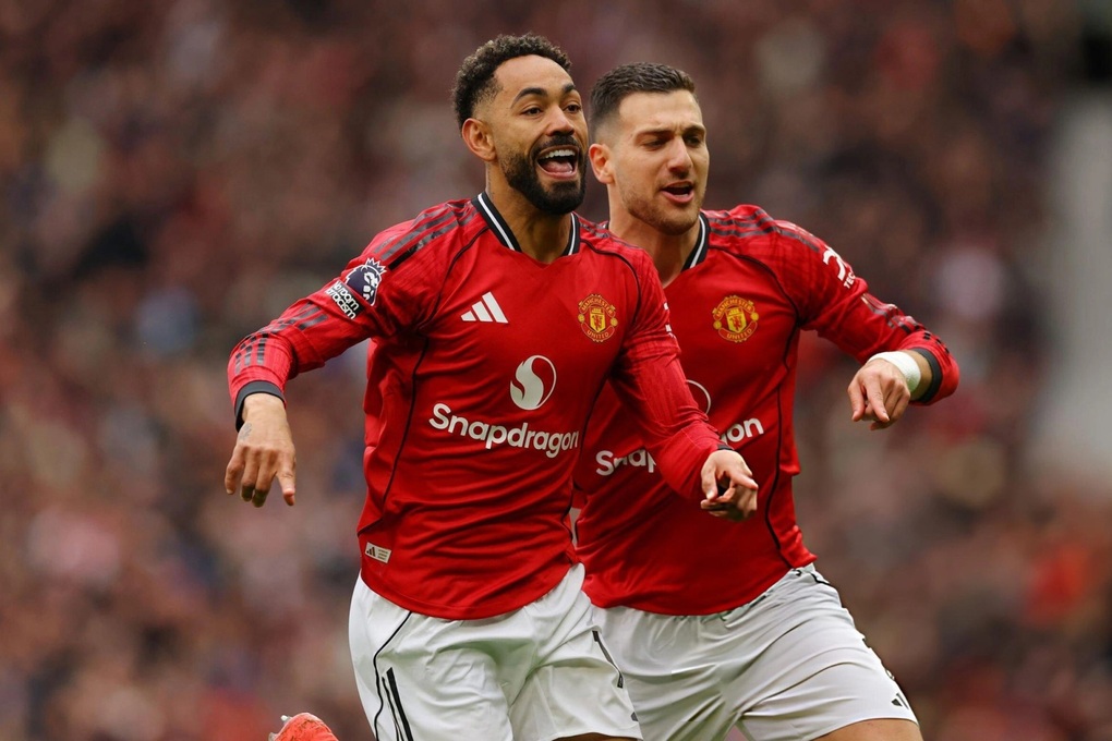 Man Utd thắng nghẹt thở Liverpool, giành vé dự Champions League