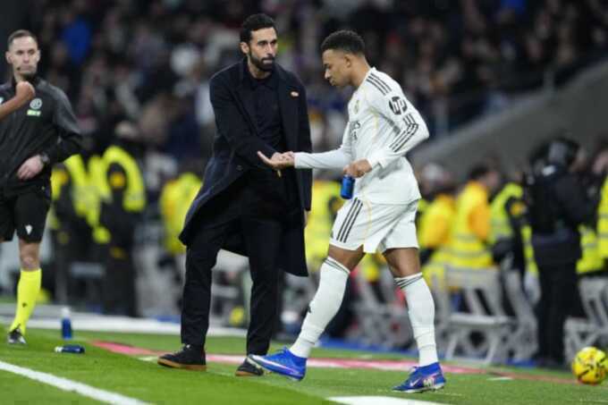Helguera: `Klopp phù hợp với Real hơn Mourinho`