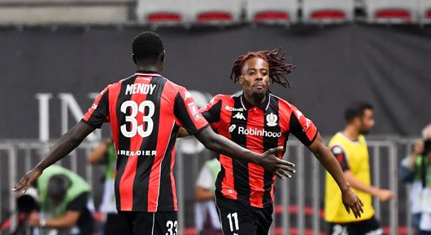 Hủy diệt Saint-Etienne 4-1, Nice trụ hạng thành công