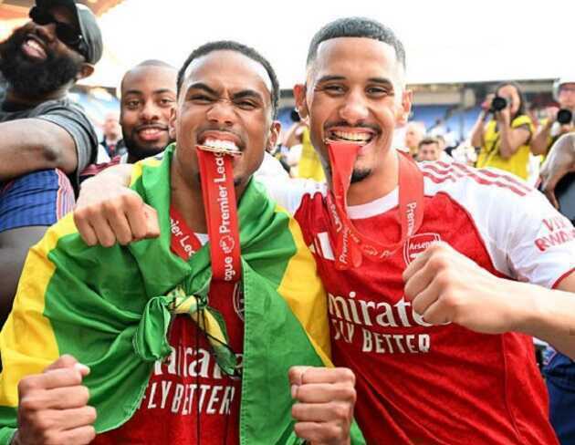 H&agrave;ng thủ vững chắc l&agrave; điểm tựa của Arsenal.