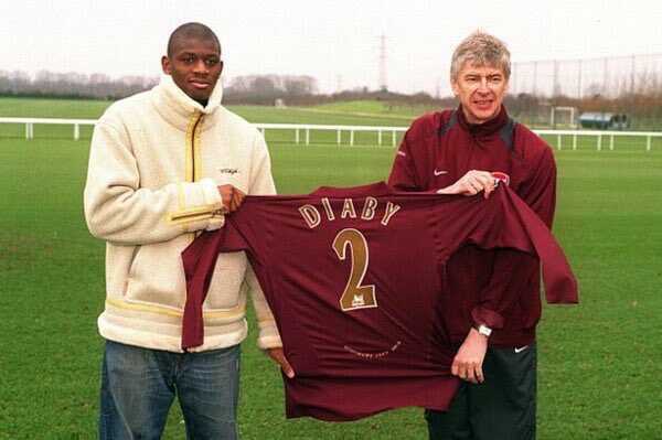 Wenger bất lực trước v&ograve;ng lặp chấn thương của cậu học tr&ograve;.