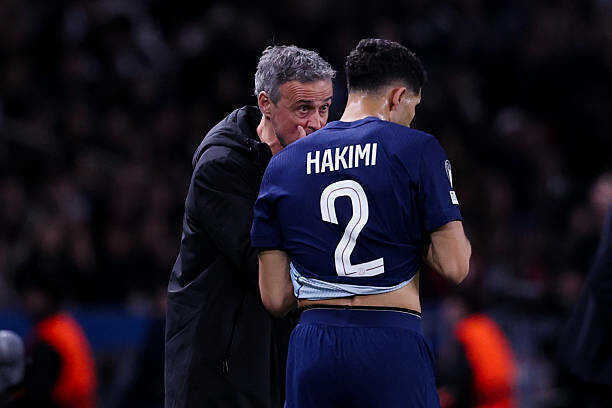Zaire-Emery là lựa chọn an toàn cho PSG thay vì Hakimi