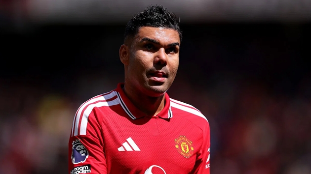 Edwin van der Sar cảnh báo Man Utd về bài toán thay Casemiro