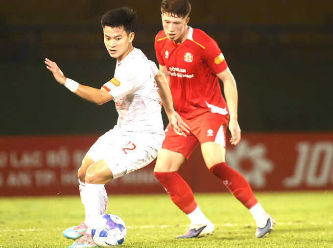 HLV Popov tấn công V-League
