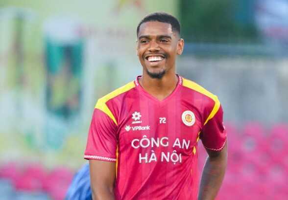 Alan l&agrave; mũi nhọn nguy hiểm của CAHN. Ảnh: CAHN FC.