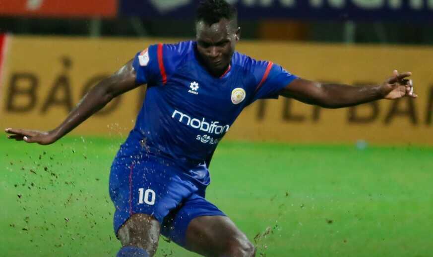 Joseph Mpande l&agrave; niềm hy vọng tr&ecirc;n h&agrave;ng c&ocirc;ng của PVF-CAND. Ảnh: PVF-CAND FC.