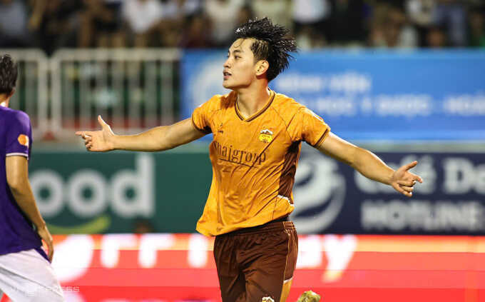 Tài năng 18 tuổi giúp HAGL trụ hạng V-League