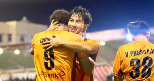 Thắng ngược Hà Nội FC, HAGL chính thức trụ hạng sớm