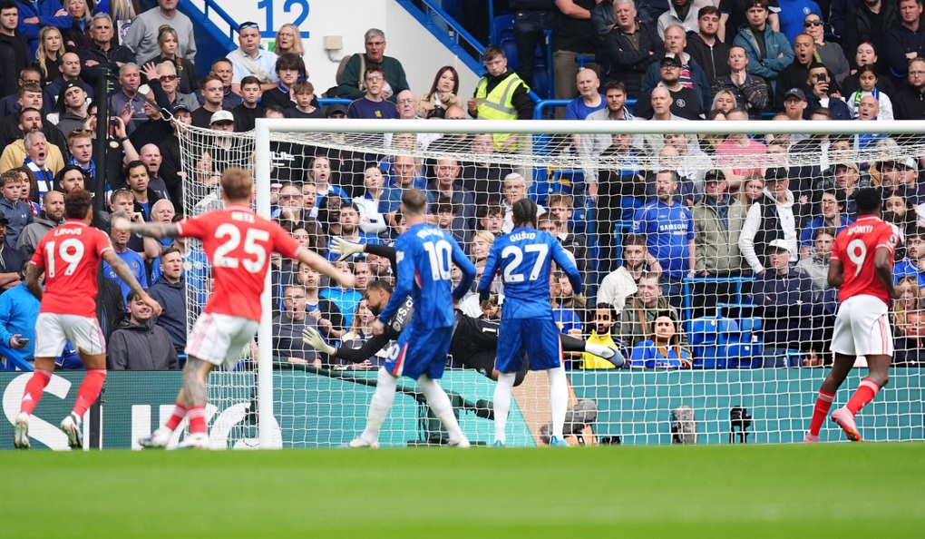 Chelsea gục ngã trước Nottingham Forest, tan mộng Champions League