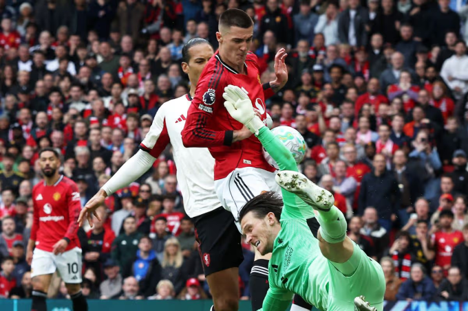 HLV Slot: `VAR đã chống lại Liverpool cả mùa này`