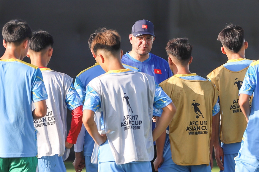 HLV Cristiano Roland nói điều quan trọng về  U17 Việt Nam