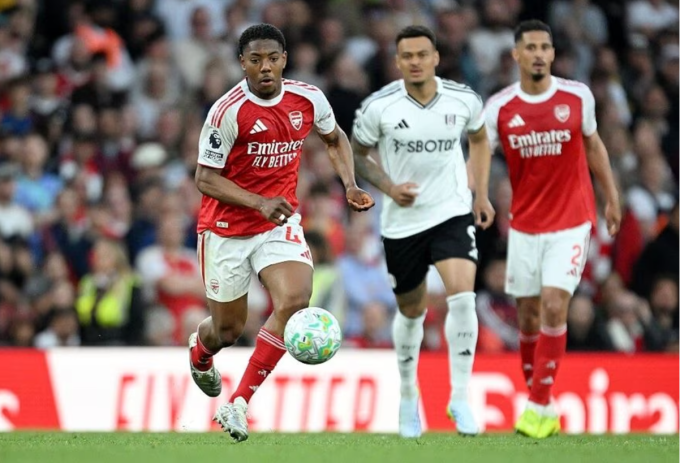 Canh bạc tuyến giữa của Arsenal