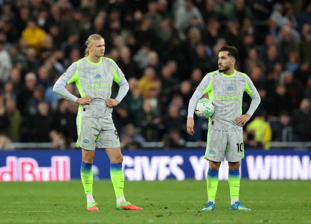 CĐV Arsenal chế giễu Man City dâng chức vô địch Premier League cho đội nhà