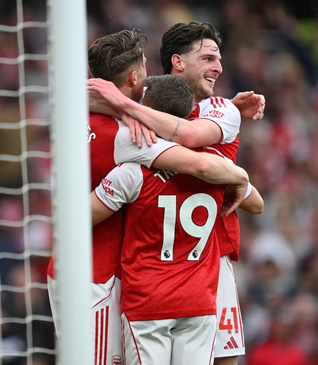 CĐV Arsenal chế giễu Man City dâng chức vô địch Premier League cho đội nhà - 5