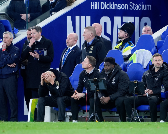 Guardiola: `Man City đã mất quyền tự quyết`