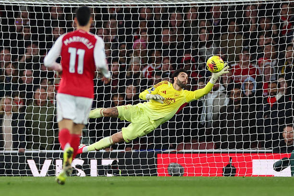 Man City dâng danh hiệu đầu tiên cho cầu thủ Arsenal
