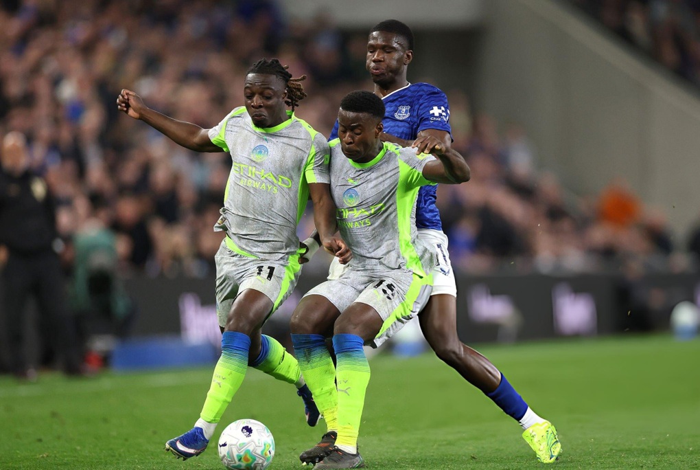 Man City hòa nghẹt thở Everton, Arsenal hưởng lợi lớn - 3