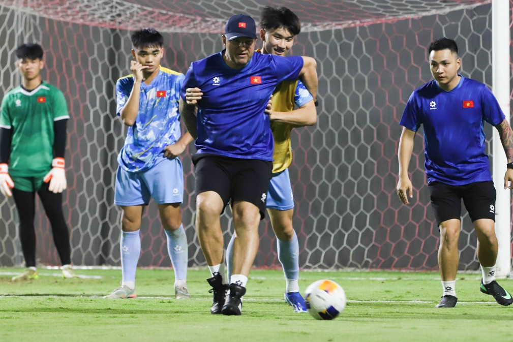 HLV Cristiano Roland chỉ bài giúp U17 Việt Nam thắng Yemen