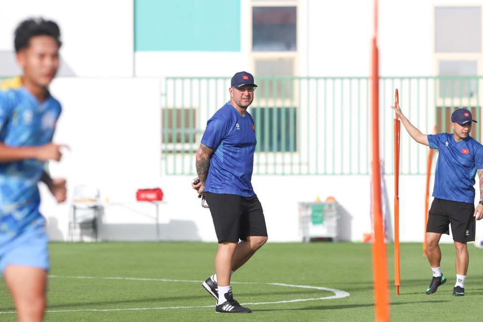 HLV Cristiano Roland tiết lộ chiêu đánh bại U17 Yemen