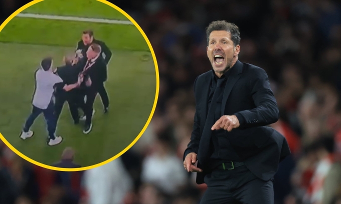 HLV Simeone xô xát với lãnh đạo Arsenal