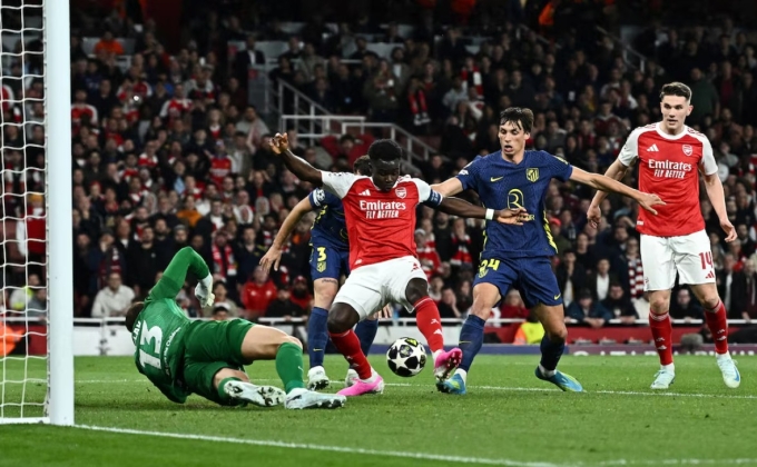 Sneijder: `UEFA lẽ ra nên hủy trận Arsenal - Atletico`