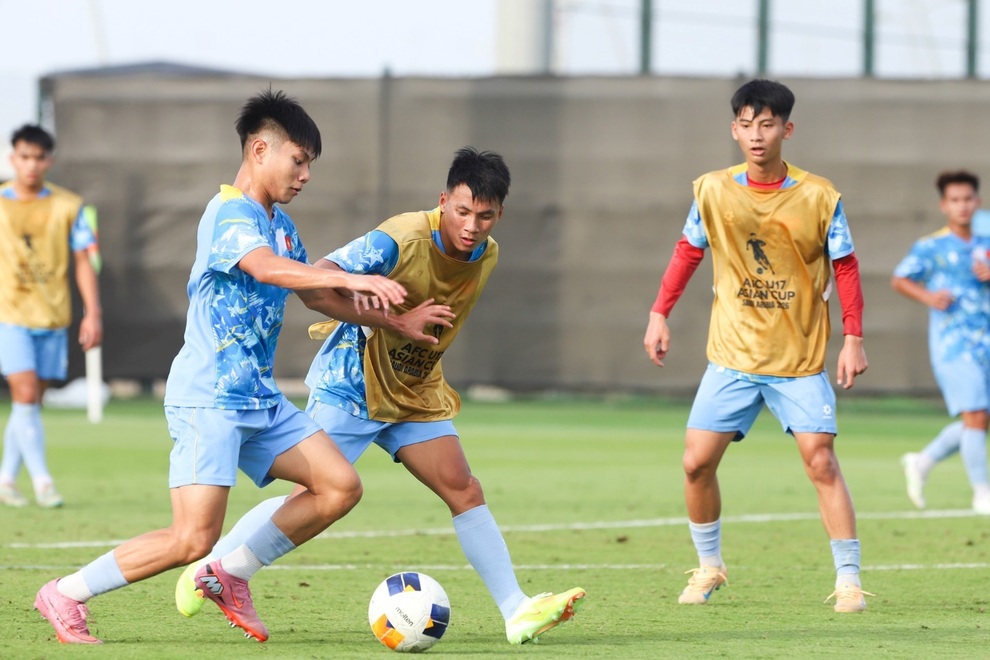 HLV Cristiano Roland___#xA0;tự tin cao độ trước màn so tài với U17 Hàn Quốc