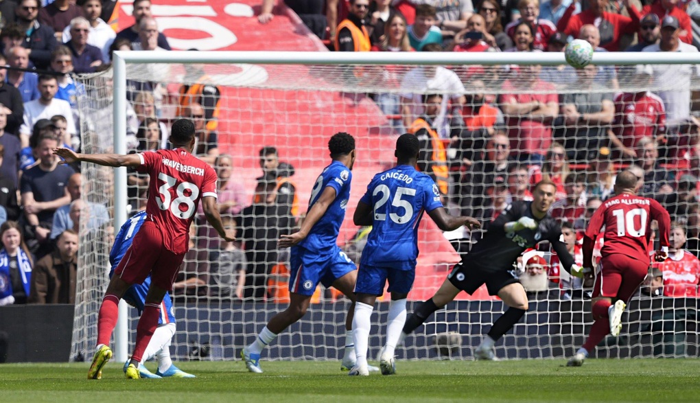 Chelsea ngắt mạch thua bằng trận hòa trước Liverpool