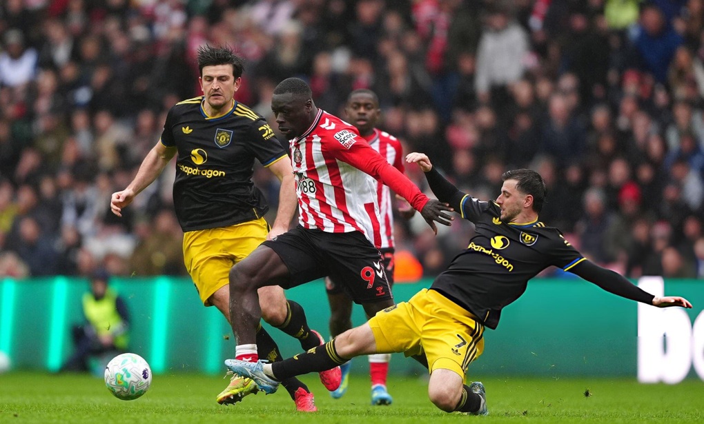 Man Utd chia điểm với Sunderland, cuộc đua top 3 chưa ngã ngũ