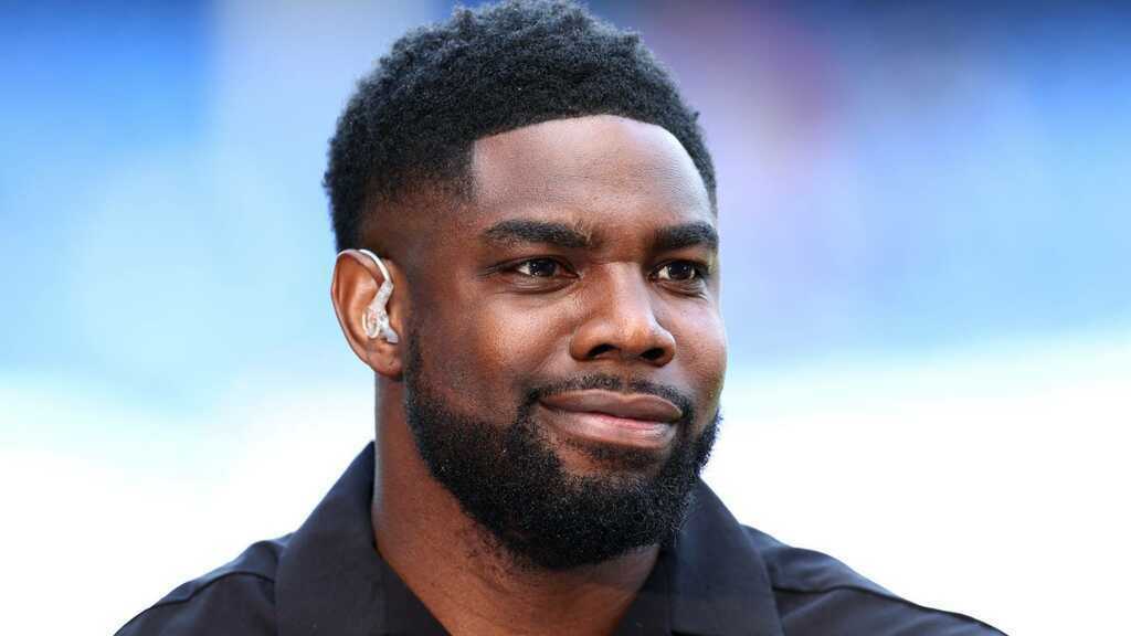 Micah Richards tiết lộ sự thật sau vụ Roy Keane chỉ trích Bruno Fernandes