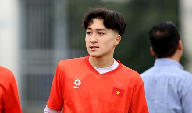 Cựu sao U17 Việt Nam tri ân gia đình khi tới Ligue 2