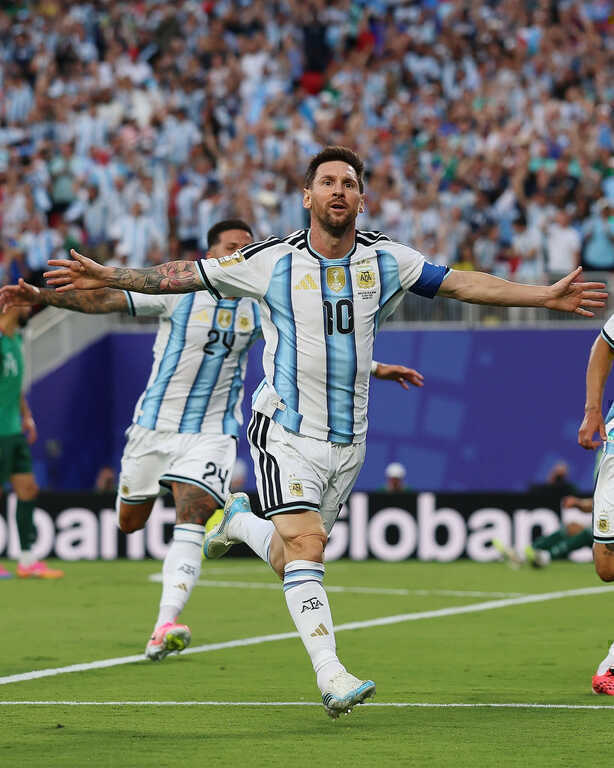 Tin bóng đá - Từ Messi, World Cup đến tiếng `thở dài` ở sân chơi quốc nội