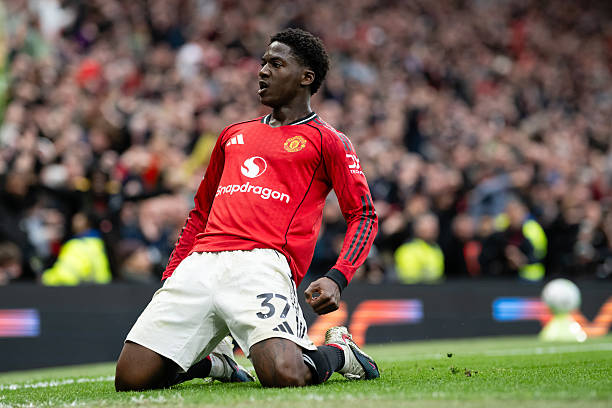 Biến Mainoo thành hạt nhân là cách Man Utd tái thiết tuyến giữa
