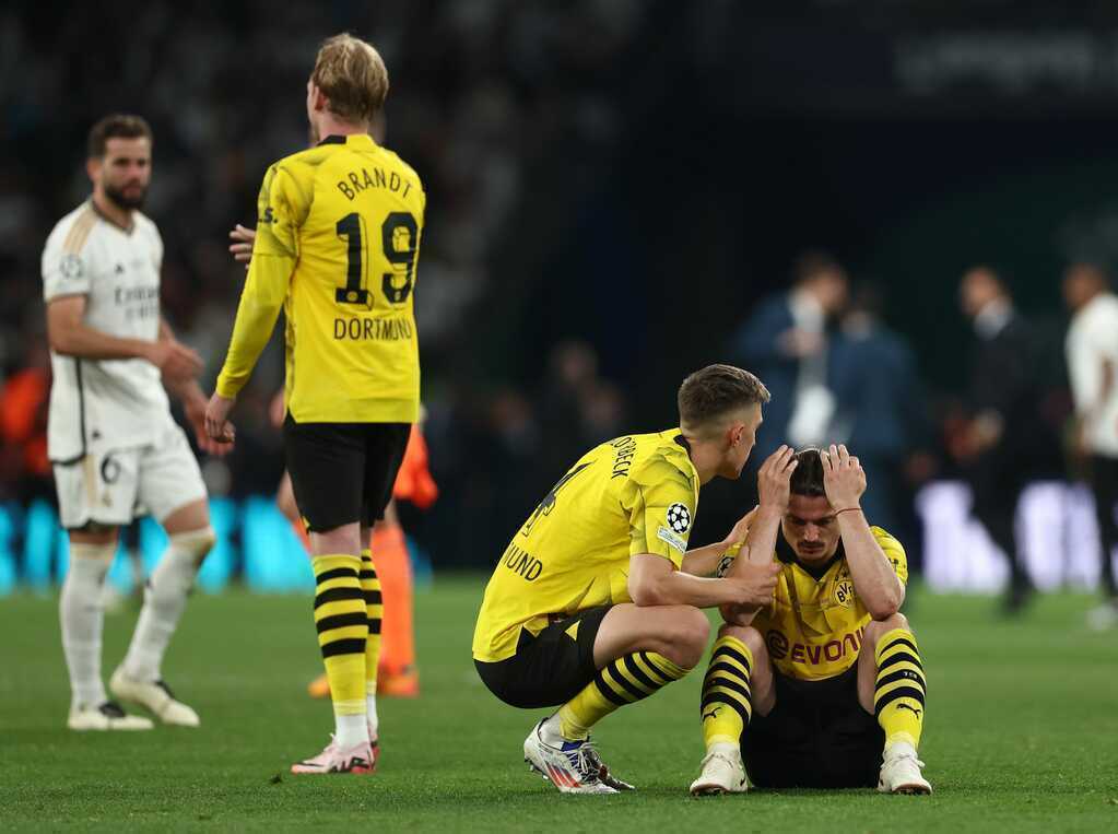 Dortmund sụp đổ sau khoảnh khắc mất b&oacute;ng tai hại.