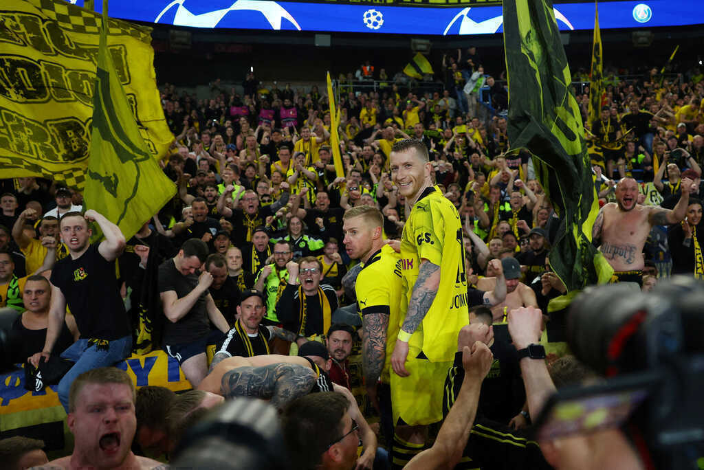 Reus kh&eacute;p lại h&agrave;nh tr&igrave;nh buồn c&ugrave;ng Dortmund.