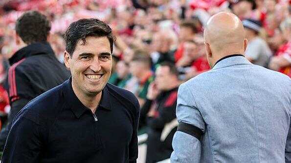 Robbie Fowler: ~Andoni Iraola mang phong cách của Jurgen Klopp~