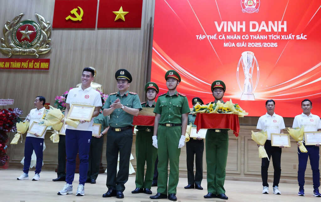 CLB CA TPHCM mừng công, Tiến Linh ‘hẹn’ mùa tới bùng nổ hơn