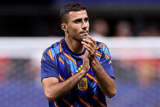 Man City bế tắc trong nỗ lực trói chân Rodri