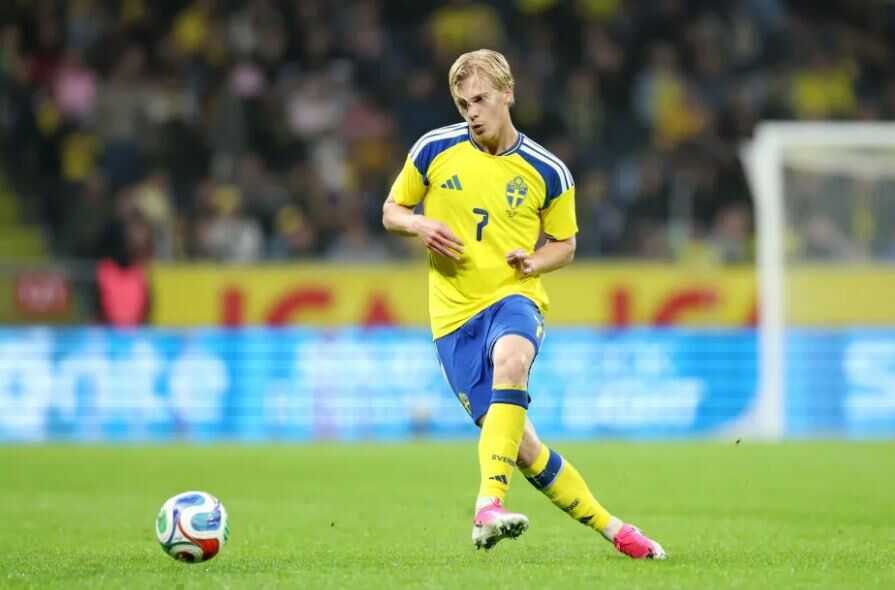 Lucas Bergvall l&agrave; ng&ocirc;i sao của ĐTQG Thuỵ Điển. Ảnh: Gettty Images.