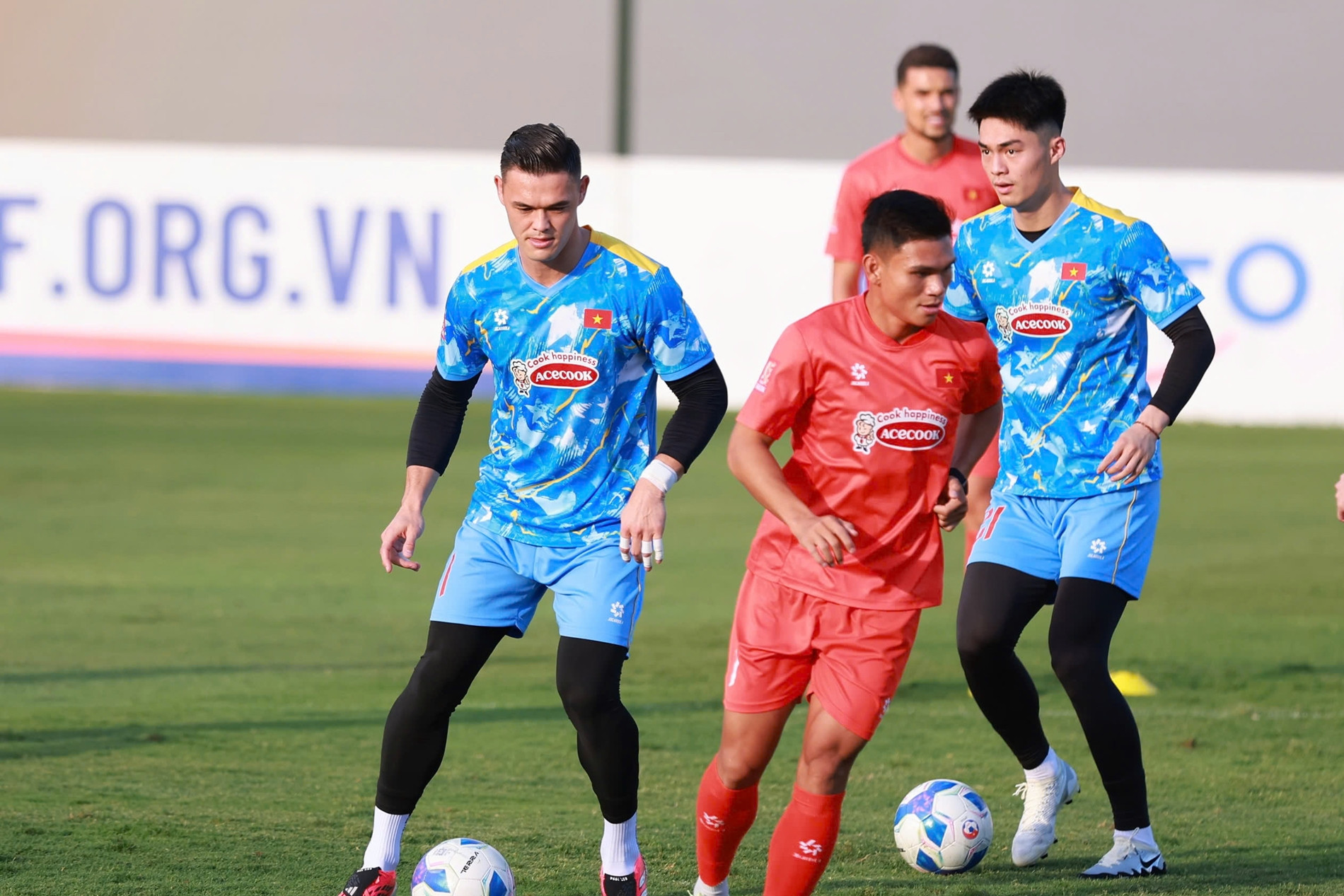 Tân binh tuyển Việt Nam: Phải nhanh mới kịp