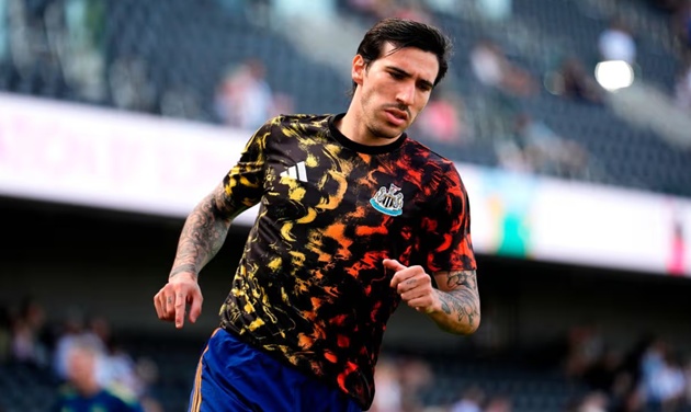 Tonali l&agrave; 1 tiền vệ trung t&acirc;m đ&aacute;ng ch&uacute; &yacute; v&agrave;o h&egrave; n&agrave;y. (Ảnh: Football London)