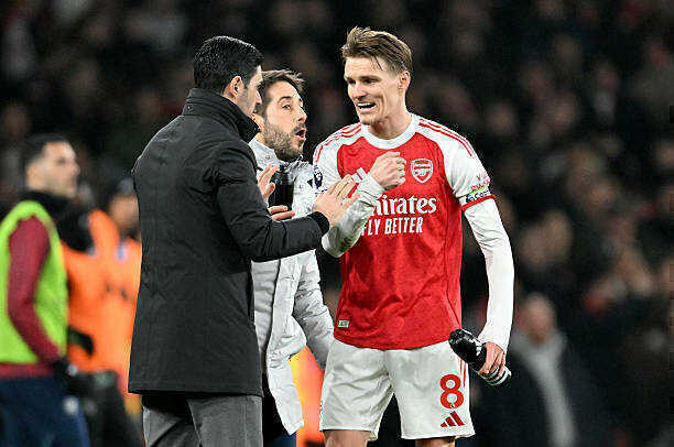 Mikel Arteta c&oacute; thể c&acirc;n nhắc b&aacute;n Martin Odegaard.