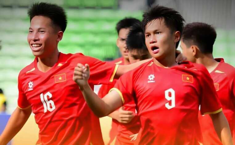 Công Hậu thăng hoa, U19 Việt Nam đè bẹp U19 Myanmar 5-0