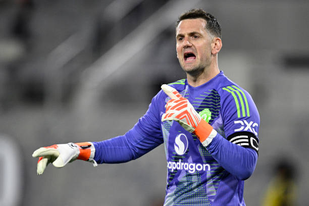 Heaton mang đến kinh nghiệm v&agrave; sự ổn định cho khung gỗ Man Utd. 